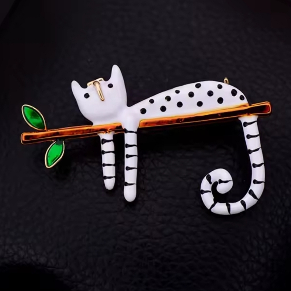 Women Fashion Cat Brooch Pin Jeweley